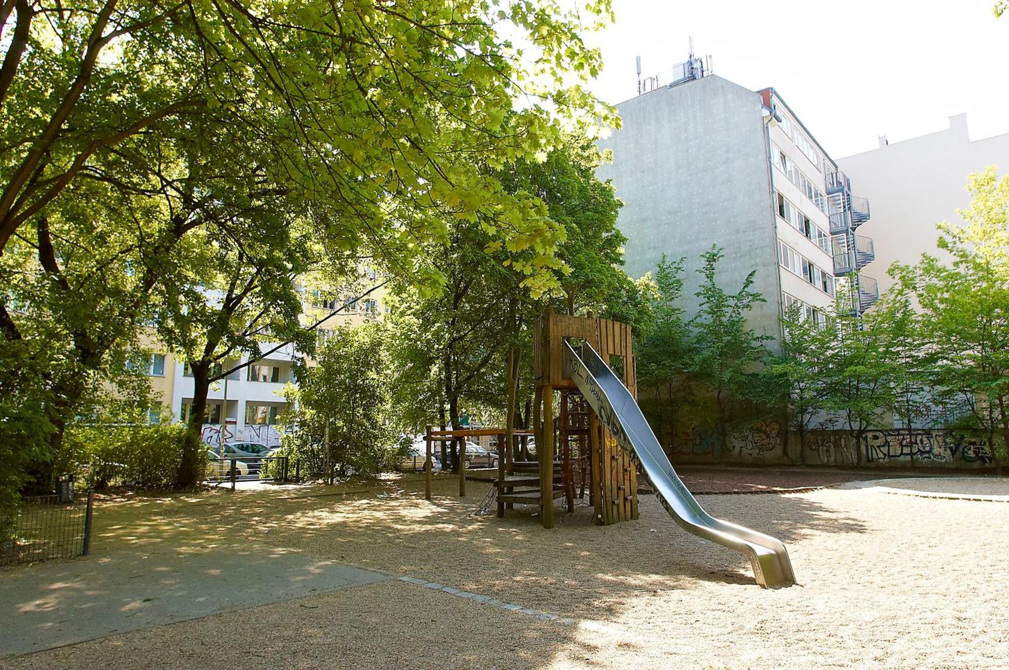 Apartmenthouse Berlin - Am Gorlitzer Park Exterior photo